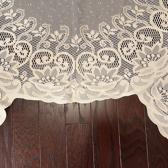 Crocheted rod pocket cream colored drapery valance 56 inches wide - Picture 6 of 7